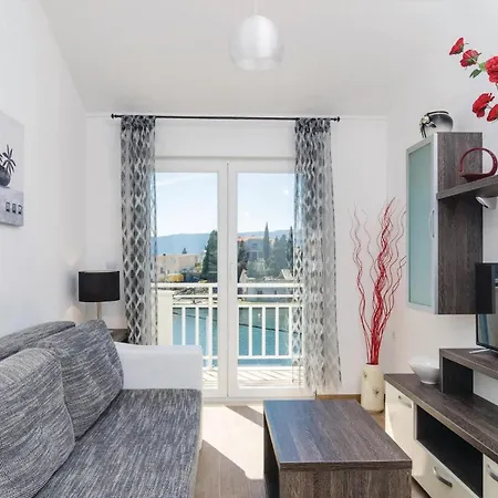 With Sea View Xiii *